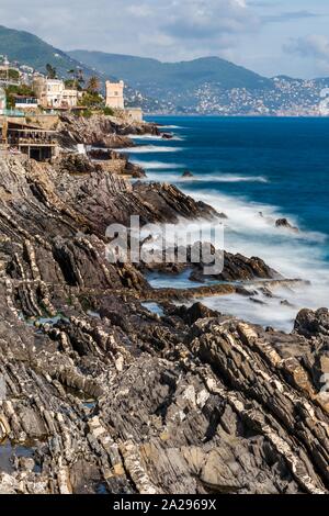 Le scogliere di Nervi, villaggio di Genova sulla riviera italiana Foto Stock