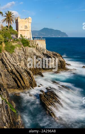 Le scogliere di Nervi, villaggio di Genova sulla riviera italiana Foto Stock