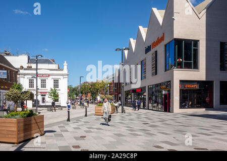 Intu Watford e negozi di high street a Watford, Hertfordshire, Regno Unito Foto Stock