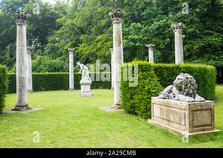 Cambridge, Regno Unito - Luglio 2019: Giardini di Anglesey Abbey, un country house, il National Trust site, un ex convento, nel villaggio di lode, a nord-est di C Foto Stock