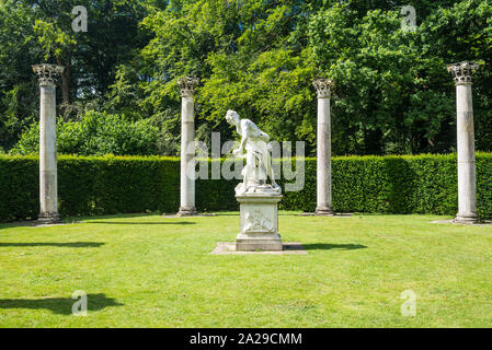 Cambridge, Regno Unito - Luglio 2019: Giardini di Anglesey Abbey, un country house, il National Trust site, un ex convento, nel villaggio di lode, a nord-est di C Foto Stock