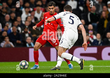 Philippe Coutinho da Bayern Monaco visto in azione durante la UEFA Champions League (Gruppo B) match tra Tottenham Hotspur e Bayern Monaco.(punteggio finale; Tottenham Hotspur 2:7 Bayern Monaco di Baviera) Foto Stock