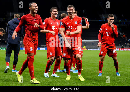 Robert Lewandowski dalla Bayern Monaco celebra durante la UEFA Champions League (Gruppo B) match tra Tottenham Hotspur e Bayern Monaco.(punteggio finale; Tottenham Hotspur 2:7 Bayern Monaco di Baviera) Foto Stock