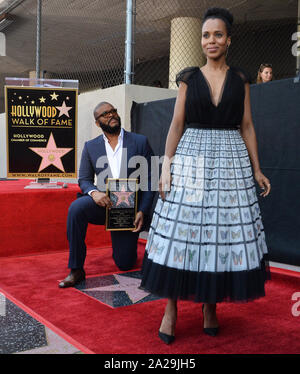 Los Angeles, Stati Uniti. 01 ott 2019. Attore e regista Tyler Perry è unita da attrice Kerry Washington durante una cerimonia di inaugurazione in onore di lui con la 2,675th della stella sulla Hollywood Walk of Fame a Los Angeles il Martedì, Ottobre 1, 2019. Foto di Jim Ruymen/UPI Credito: UPI/Alamy Live News Foto Stock