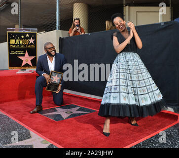 Los Angeles, Stati Uniti. 01 ott 2019. Attore e regista Tyler Perry è unita da attrice Kerry Washington durante una cerimonia di inaugurazione in onore di lui con la 2,675th della stella sulla Hollywood Walk of Fame a Los Angeles il Martedì, Ottobre 1, 2019. Foto di Jim Ruymen/UPI Credito: UPI/Alamy Live News Foto Stock