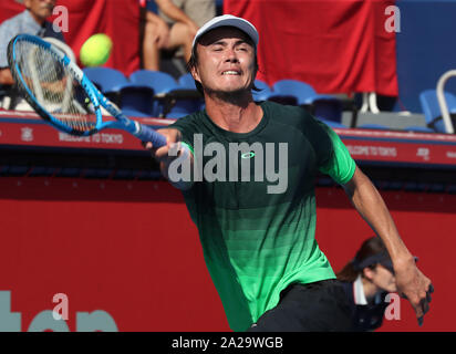 Tokyo, Giappone. 1 Ott 2019. Taro Daniel del Giappone restituisce la sfera contro Borna Coric di Croazia durante il primo round del Rakuten Japan Open tennis campionati a Ariake Colosseum a Tokyo il Martedì, Ottobre 1, 2019. Daniel ha sconfitto la seconda seminate Coric 6-4, 4-6, 7-6 (7-5). Credito: Yoshio Tsunoda/AFLO/Alamy Live News Foto Stock