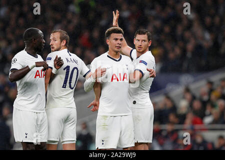 Londra, Regno Unito. 01 ott 2019. Jan Vertonghen di Tottenham dirige la parete durante la UEFA Champions League match tra Tottenham Hotspur e Bayern Monaco di Baviera a Tottenham Hotspur Stadium, Londra, Inghilterra il 1 ottobre 2019. Foto di Carlton Myrie. Solo uso editoriale, è richiesta una licenza per uso commerciale. Nessun uso in scommesse, giochi o un singolo giocatore/club/league pubblicazioni. Credit: UK Sports Pics Ltd/Alamy Live News Foto Stock