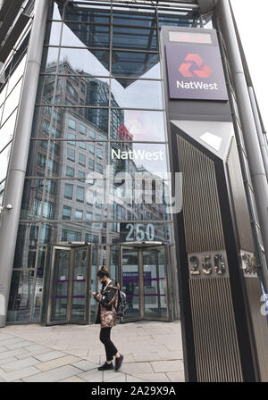 Londra, Regno Unito. 26 Sep, 2019. Natwest Bank ramo e il logo che si vede nel centro di Londra, vicino alla stazione di Liverpool Street. Credito: Petra Figueroa SOPA/images/ZUMA filo/Alamy Live News Foto Stock