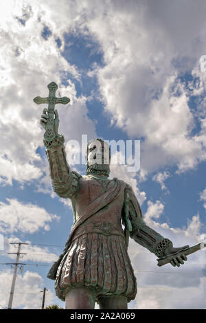 Statua di Juan Ponce de Leon, lo scopritore della Florida da artista Rafael Picon in Melbourne Beach, Florida. Ponce de Leon sbarcati nei pressi di questo sito nel 1513 e rivendicato della Florida per l'impero spagnolo. Foto Stock