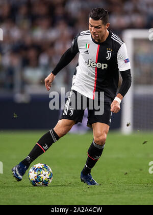 Torino, Italia. 01 ott 2019. Calcio: Champions League Juventus Torino - Bayer Leverkusen, fase di gruppo, gruppo D, Giornata 2. Turins Christiano Ronaldo gioca con la palla. Credito: Marius Becker/dpa/Alamy Live News Foto Stock