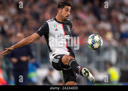 Torino, Italia. 01 ott 2019. Calcio: Champions League Juventus Torino - Bayer Leverkusen, fase di gruppo, gruppo D, Giornata 2. Turins Sami Khedira gioca la palla. Credito: Marius Becker/dpa/Alamy Live News Foto Stock