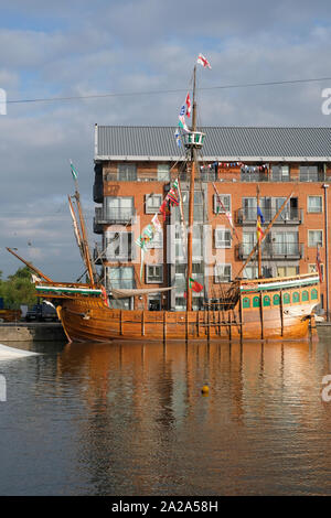 Il principale bacino di Gloucester Docks durante il Festival dei Velieri nel 2019 Foto Stock