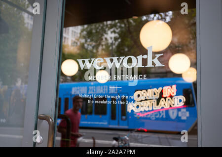 Portland, Oregon, Stati Uniti d'America - Sep 26, 2019: gli Stati ingresso un WeWork Coworking Space location nel centro di Portland. Foto Stock