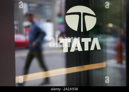 Portland, Oregon, Stati Uniti d'America - 27 Settembre 2019: il logo tata all'ingresso indiano conglomerato multinazionale holding del Gruppo Tata di Ufficio di Portland. Foto Stock