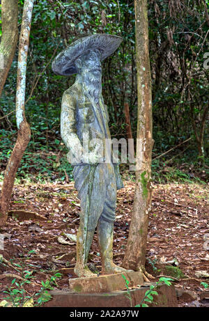 Vita-dimensioni scultura presso il luogo di sepoltura di Henri Mouhout 1826-1861, un esploratore francese e scrittore in Angkor Wat, Luang Prabang, Laos Foto Stock