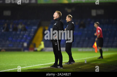 Southend caretaker manager Gary Waddock durante il trofeo EFL match tra Southend United e Brighton e Hove Albion sotto 21s a radici Hall Southend , 01 ottobre 2019 : solo uso editoriale. No merchandising. Per le immagini di calcio FA e Premier League restrizioni si applicano inc. no internet/utilizzo mobile senza licenza FAPL - per i dettagli contatti Football Dataco Foto Stock