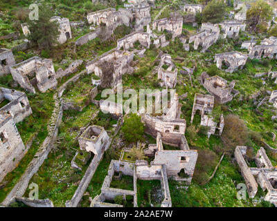 Veduta aerea della città abbandonate guardando dritto verso le rovine Foto Stock