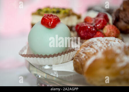 Tipica pasticceria siciliana torta di ricotta, Sicilia, Italia Foto Stock