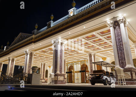 ANTALYA, Turchia - 12 settembre 2019: Titanic Mardan due Palace con fontane in altezza e la più costosa della europea resort Foto Stock