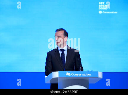 Segretario gallese Alun Cairns parla durante il congresso del partito conservatore al Manchester Convention Center. Foto Stock