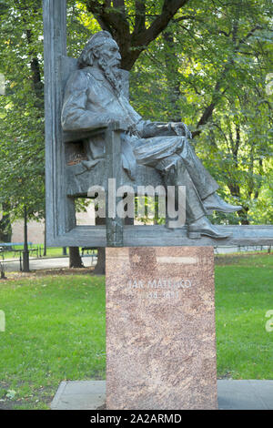 Scultura di Jan Matejko, uno di Polonia più famosi artisti, rilassante in una cornice immagine. La statua è di Jan Tutaj, Cracovia in Polonia Foto Stock