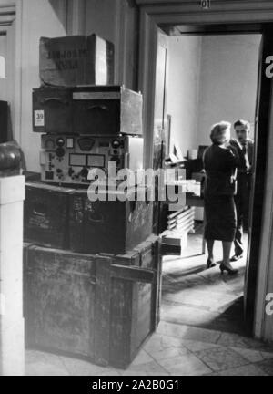 La foto mostra il bagaglio del personale dell'Ambasciata tedesca in un corridoio dell'edificio. Le relazioni diplomatiche tra Bonn e Belgrado sono stati interrotti nel 1957, perché la Jugoslavia ha ufficialmente riconosciuto la RDT come uno stato sovrano. Foto Stock