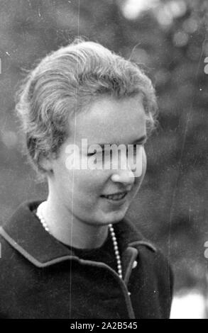 Escursione dell'alta nobiltà intorno a Leopold III, poi il re del Belgio, di Hinterriss in Tirolo. La foto mostra la Principessa Maria Gabriella di Savoia. Foto Stock