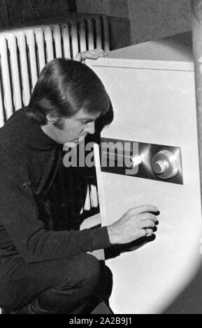 L'attore americano Robert Wagner a un tiro, probabilmente per la serie TV "Si prende un ladro', in cui egli svolge il ruolo di guida. Foto Stock