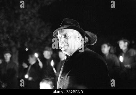 Schloss Fuschl in Hof bei Salzburg a caccia di festival ha avuto luogo nel 1971. La lussuosa residenza di caccia dal XV secolo è un luogo di incontro per gli ospiti selezionati da tutto il mondo. Nella foto: il proprietario degli alberghi e master di hunt Carl Adolf Vogel. Foto Stock