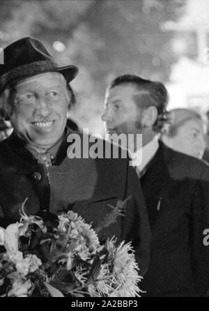 Schloss Fuschl in Hof bei Salzburg a caccia di festival ha avuto luogo nel 1971. La lussuosa residenza di caccia dal XV secolo è un luogo di incontro per gli ospiti selezionati da tutto il mondo. Nella foto: il proprietario degli alberghi e master di hunt Carl Adolf Vogel. Foto Stock