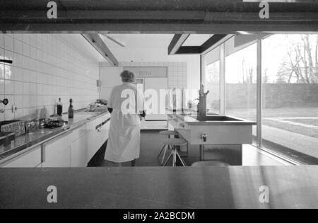 Residenziale e della portineria del cancelliere della Repubblica federale di Germania. Qui: La cucina (Kanzlerküche) durante il termine di Ludwig Erhard. Foto Stock