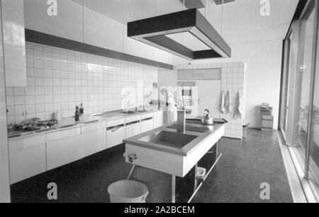 Residenziale e della portineria del cancelliere della Repubblica federale di Germania. Qui: La cucina (Kanzlerküche) durante il termine di Ludwig Erhard. Foto Stock