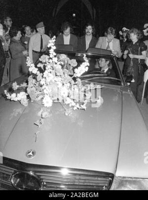 FC Bayern celebra il vincitore della Bundesliga campionato e la UEFA Champions League. Da sinistra: Franz Beckenbauer, Gerd Müller e portiere Sepp Maier. Foto Stock