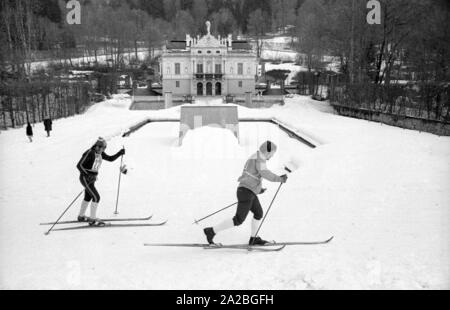 I partecipanti del cross-country concorrenza "Koenig-Ludwig-Lauf' dal Ettal a Oberammergau. Il percorso va anche oltre il Linderhof Palace. Foto Stock