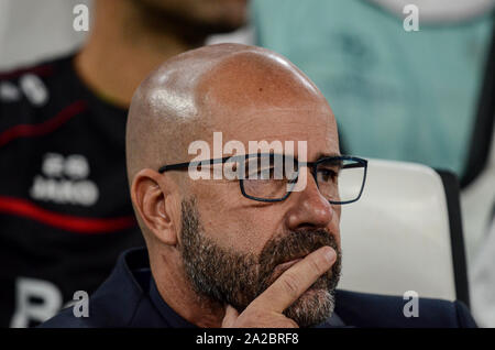 Torino, Italia. 01 ott 2019. L'allenatore della Bayer Leverkusen Peter Bosz durante la UEFA Champions League football match tra Juventus e Bayer Leverkusen. La Juventus ha vinto 3-0 su Bayer Leverkusen. A Juventus Stadium di Torino. 1 ottobre 2019 l'Italia. (Foto di Alberto Gandolfo/Pacific Stampa) Credito: Pacific Press Agency/Alamy Live News Foto Stock