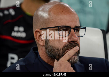 Torino, Italia. 01 ott 2019. L'allenatore della Bayer Leverkusen Peter Bosz durante la UEFA Champions League football match tra Juventus e Bayer Leverkusen. La Juventus ha vinto 3-0 su Bayer Leverkusen. A Juventus Stadium di Torino. 1 ottobre 2019 l'Italia. (Foto di Alberto Gandolfo/Pacific Stampa) Credito: Pacific Press Agency/Alamy Live News Foto Stock