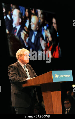 Manchester, Regno Unito. 2 Ottobre, 2019. Boris Johnson MP, Primo Ministro, offre il suo discorso alla conferenza sulla quarta ed ultima giornata del congresso del partito conservatore al Manchester Central Convention Complex. Credito: Kevin Hayes/Alamy Live News Foto Stock