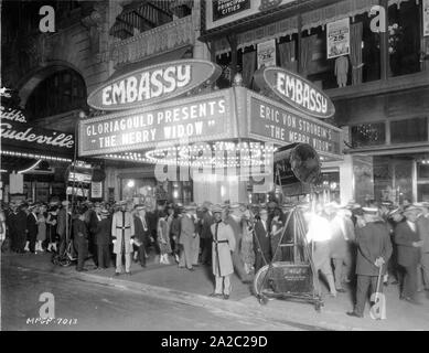 Embassy Movie Theater di New York premiere di John Gilbert e MAE MURRAY in La vedova allegra 1925 direttore di Erich von Stroheim Silent Movie da Franz Lehar operetta di Erich von Stroheim produzione per la Metro Goldwyn Mayer Foto Stock