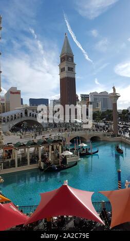 Vista aerea della torre e del canale artificiale presso l'hotel veneziano di Las Vegas, Nevada, 13 marzo 2016. () Foto Stock