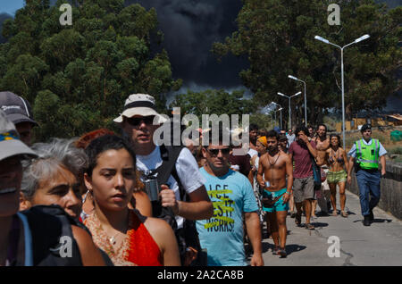 Di emergenza in caso di incendio al Festival andanças il giorno 3 agosto 2016. Un incendio di grandi proporzioni è scoppiata in un'area parcheggio e di un piano di emergenza è stato attivato tempestivamente dai vigili del fuoco, la polizia e gli organizzatori del festival Foto Stock