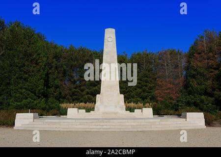 Obelisco presso il New Zealand Memorial Park in onore della Nuova Zelanda divisione che combatté nella Battaglia di Messines (giugno 1917) in Messines, Belgio Foto Stock