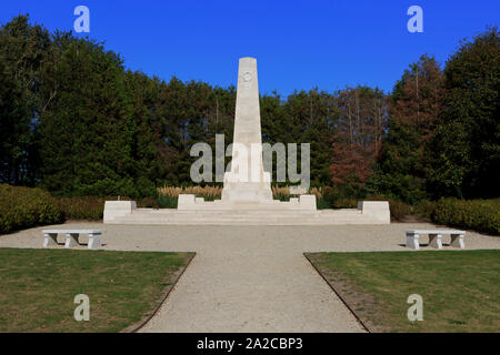 Obelisco presso il New Zealand Memorial Park in onore della Nuova Zelanda divisione che combatté nella Battaglia di Messines (giugno 1917) in Messines, Belgio Foto Stock