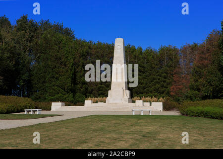 Obelisco presso il New Zealand Memorial Park in onore della Nuova Zelanda divisione che combatté nella Battaglia di Messines (giugno 1917) in Messines, Belgio Foto Stock