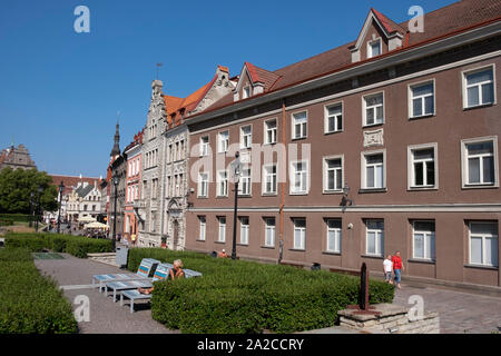 Vista da Harju Street Park verso vecchi edifici di Harju Street, Tallinn, Estonia Foto Stock