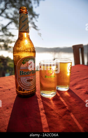 Beerlao al tramonto accanto al fiume Mekong, Luang Prabang, Luang Prabang provincia nord del Laos Il Laos, sud-est asiatico Foto Stock