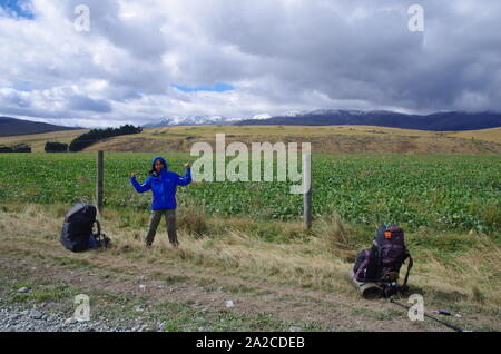 Femmina tailandese backpacker. Te Araroa Trail. Isola del Sud. Nuova Zelanda Foto Stock