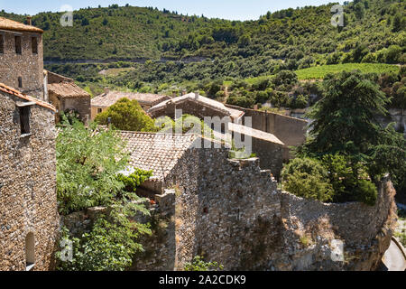 Minerve village, uno dei "Les Plus Beaux Villages de France " è il sito di un massacro di Cataro nel 1210, la posizione isolata del villaggio su un promontorio di me Foto Stock