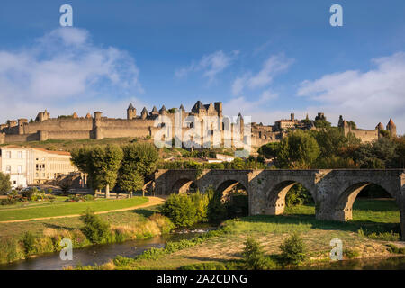 Carcassonne, Francia, la Cite è la cittadella medievale, un ben conservato di città murata e una delle più popolari destinazioni turistiche in Francia Foto Stock