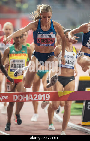 Emma Coburn degli USA a competere in donne 3000m Siepi finale del giorno quattro del XVII IAAF mondiale di atletica Al Khalifa International Stadium. Credito: SOPA Immagini limitata/Alamy Live News Foto Stock