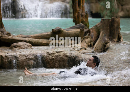 Cascate di Tat Kuang Si, Luang Prabang, Luang Prabang provincia nord del Laos Il Laos, sud-est asiatico Foto Stock